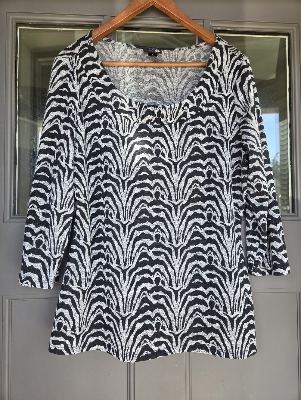 East 5th Black & White Zebra Print 3/4 Sleeve Scoop Neck Top Size L